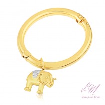 Bracelete tubo liso com elefante semijoia fina, pulseira algema largo com berloque de elefante trabalhado no ouro branco.